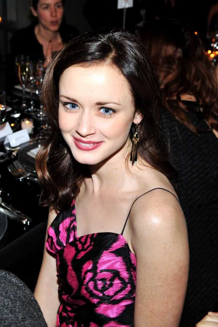 61 Hottest Alexis Bledel Boobs Pictures Will Inspire You To Get Rich And Achieve Her Page 5 Of 1112